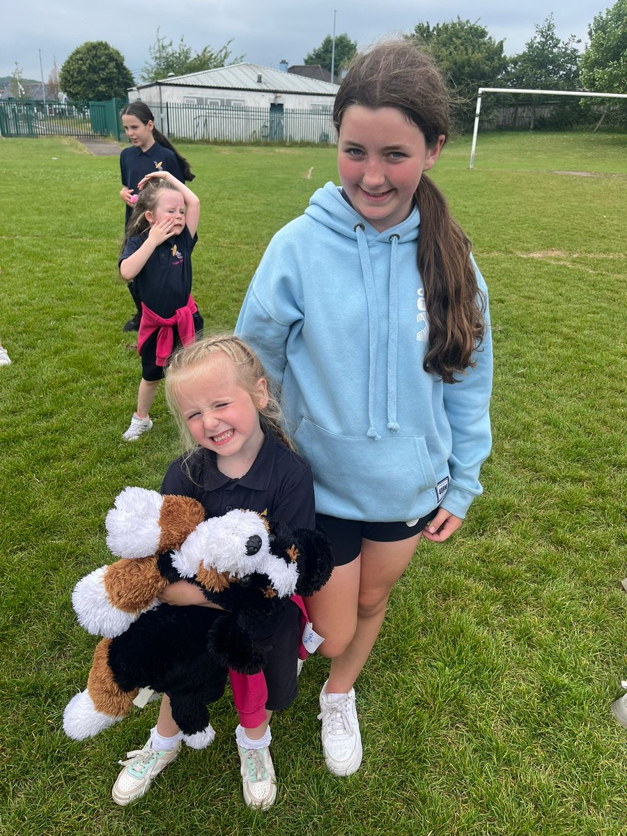 #Kindnessweek might be over but our senior students live it daily. Ms.Driscoll's infants @TogherGirls got to enjoy one last picnic with their 6th class buddies from Ms.Traver's class. @PDST_Hwellbeing @deirdreforde @btcdp @TFC_Cork @greenspacescork #amberflag #togher #picnic