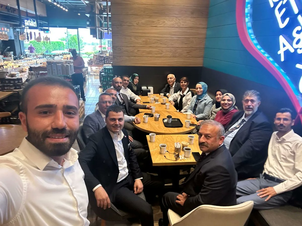 ekrem_toto's tweet photo. 📌ANKARA ZİYARETİ

İl Yönetim Kurulu Üyelerimizle Birlikte 28. Dönem Milletvekilliğine Seçilen Vekillerimiz Haluk İpek ve Hasan Çilez'e Hayırlı olsun Ziyaretinde Bulunmak ve Grup Toplantısına Katılmak için Ankara Yolundalar.

#turkiyeyüzyılıbaşladı https://t.co/BkS9lC5FGe