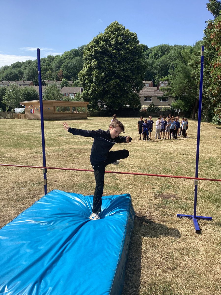 glenfromep's tweet photo. #HollyClass continued our athletics unit in PE yesterday with … high jump! We had loads of fun, focused on our technique and all gave it a go. Watch out for our skills at KS2 Sports Day… #pe #year5 https://t.co/7xqITefJyI