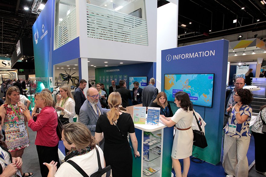 clean_aviation's tweet photo. Welcome back to Day 3 of the #ParisAirShow! 🎉
Are you ready to dig deeper into greener solutions for the aviation sector? ✈️
Today we present #MFFD, a major milestone for more lightweight & sustainable aircraft ➡️ https://t.co/I6NyJsevjB
Join us in Hall 2A-B276! https://t.co/YIEsDPGBp5