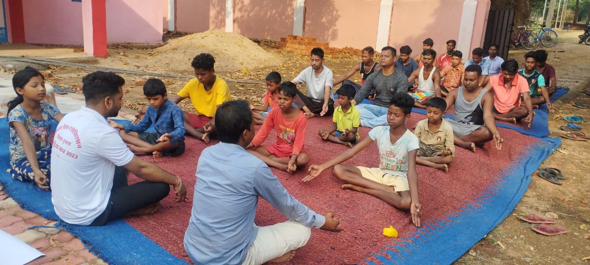 CscGumla's tweet photo. Celebrating the international Day of Yoga 2023 With CSC.

#CSCPeYoga 
#MyYogaMyPose 

@CSCegov_ 
@CSCSPV_Health
@CSCJharkhand 
@spm_jharkhand https://t.co/ZpaEAWcEIs