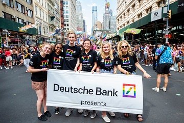 KlimaschutzG2's tweet photo. Wird euch auch übel, wenn Großkonzerne wie #Bayer & #DeutscheBank sich ein #queeres Image geben, während sie durch ihre Geschäfte die #Klimakatastrophe mit verursachen, die Natur schädigen & Menschen globalen Süden ausbeuten.😤
#LGBTQI+ bedeutet auch System Change!
#Pinkwashing https://t.co/uYFHzEj2nL