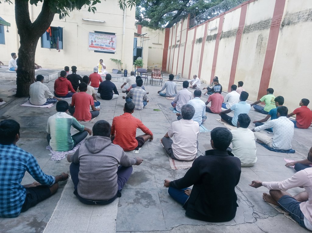 ದಾವಣಗೆರೆ ಮಹಿಳಾ ಪತಾಂಜಲಿಯಿಂದ ಕೈದಿಗಳಿಗೆ ಯೋಗ ತರಬೇತಿ#IDY2023PATANJALI_KARNATAKA

#PatanjaliYogaDay