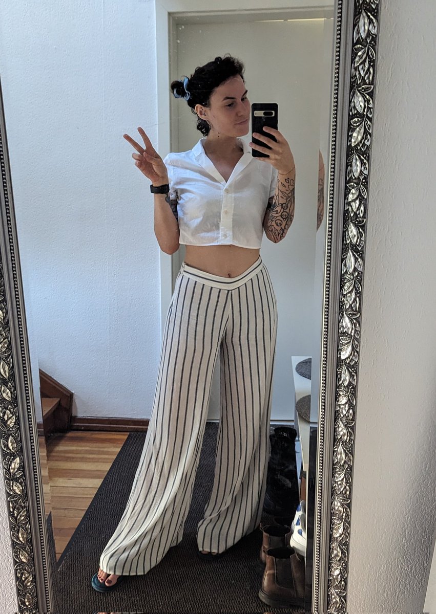 Nyvena (they/she) Ⓥ 🌈 on Twitter "Got a huge load of IKEA furniture