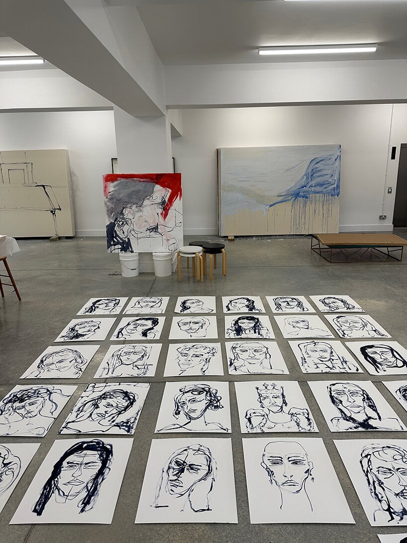 womensart1's tweet photo. Just unveiled, 45 portraits that ‘represent every woman’ on three new entrance doors at the National Portrait Gallery (NPG), London. Hand drawn by British artist #TraceyEmin and cast in bronze, The Doors (2023)
#WomensArt https://t.co/uwmK6qQ1sf
