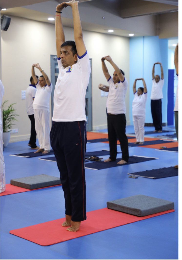 CJI DY चंद्रचूड़ ने जजों और स्टॉफ के साथ किया YOG-CJI DY Chandrachud did YOG with judges and staff