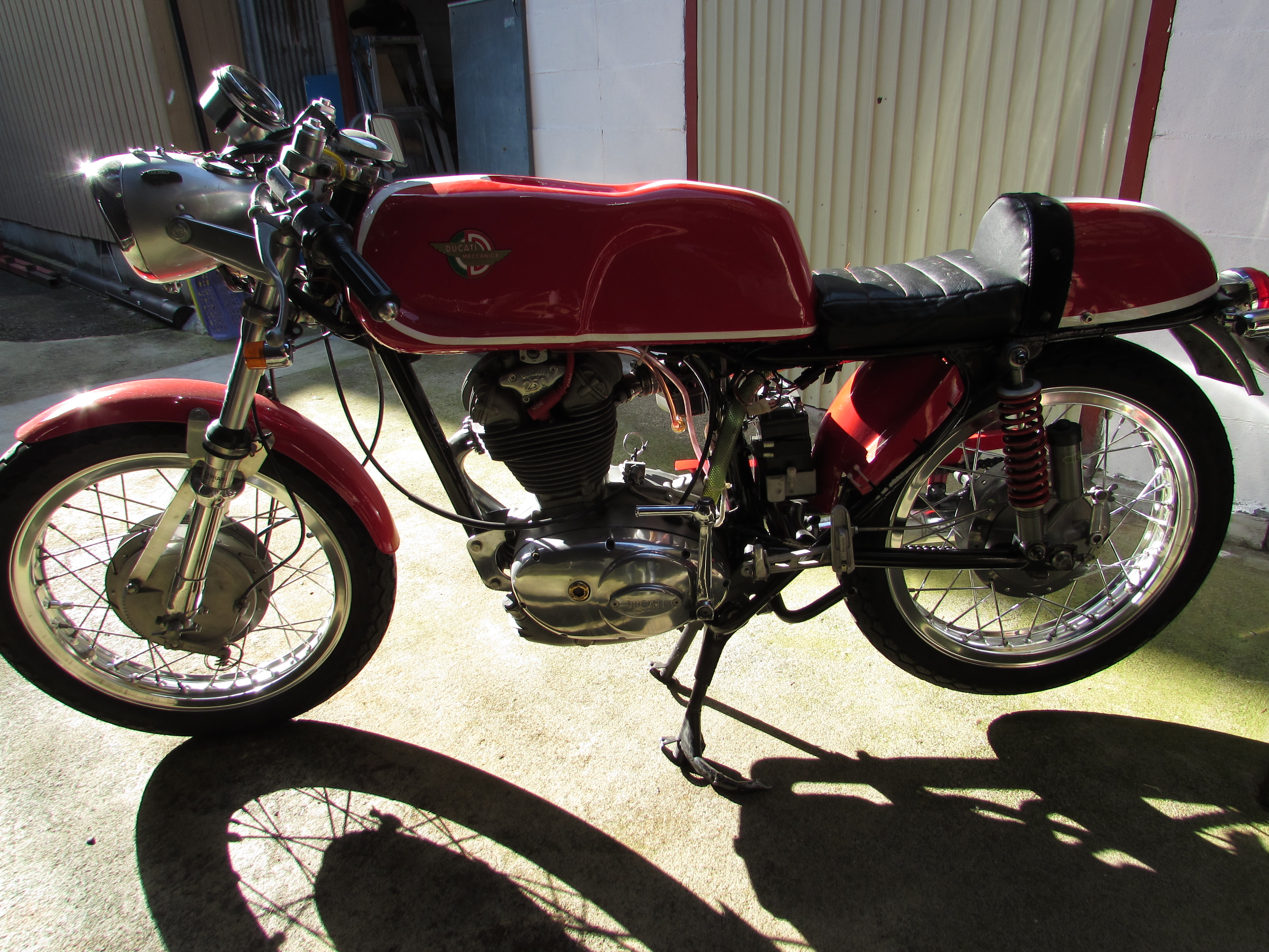 80/20クロス DUCATIシングル用バルブ及びバルブガイドセット