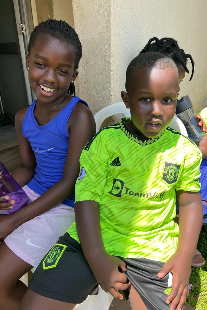 Sharing is Caring.. <a href="/StumpsLittle/">Little Stumps Academy</a> we teach the youngsters how to share with their teammates. #goodvibes 
#chairs #snacks #water 😊