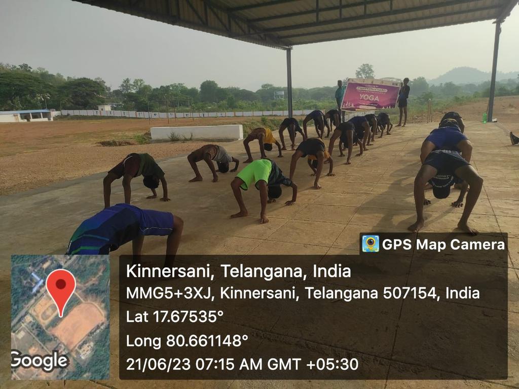 ASrinivasared's tweet photo. 🎊Celebrating 9th International Yoga Day 🎊

Village Name :- KINNERASANI 
Mandal Name :- PALWANCHA 
District:- BHADRADRI KOTHAGUDEM 
Telangana.

VLE Name : BUDAGAM RAMADEVI
CSC ID : 263166660016

@CSCegov_
@CSCSPV_Health
@moayush
@CSCTelangana
 
#CSCPeYoga 
#MyYogaMyPose https://t.co/dWecq01pJu