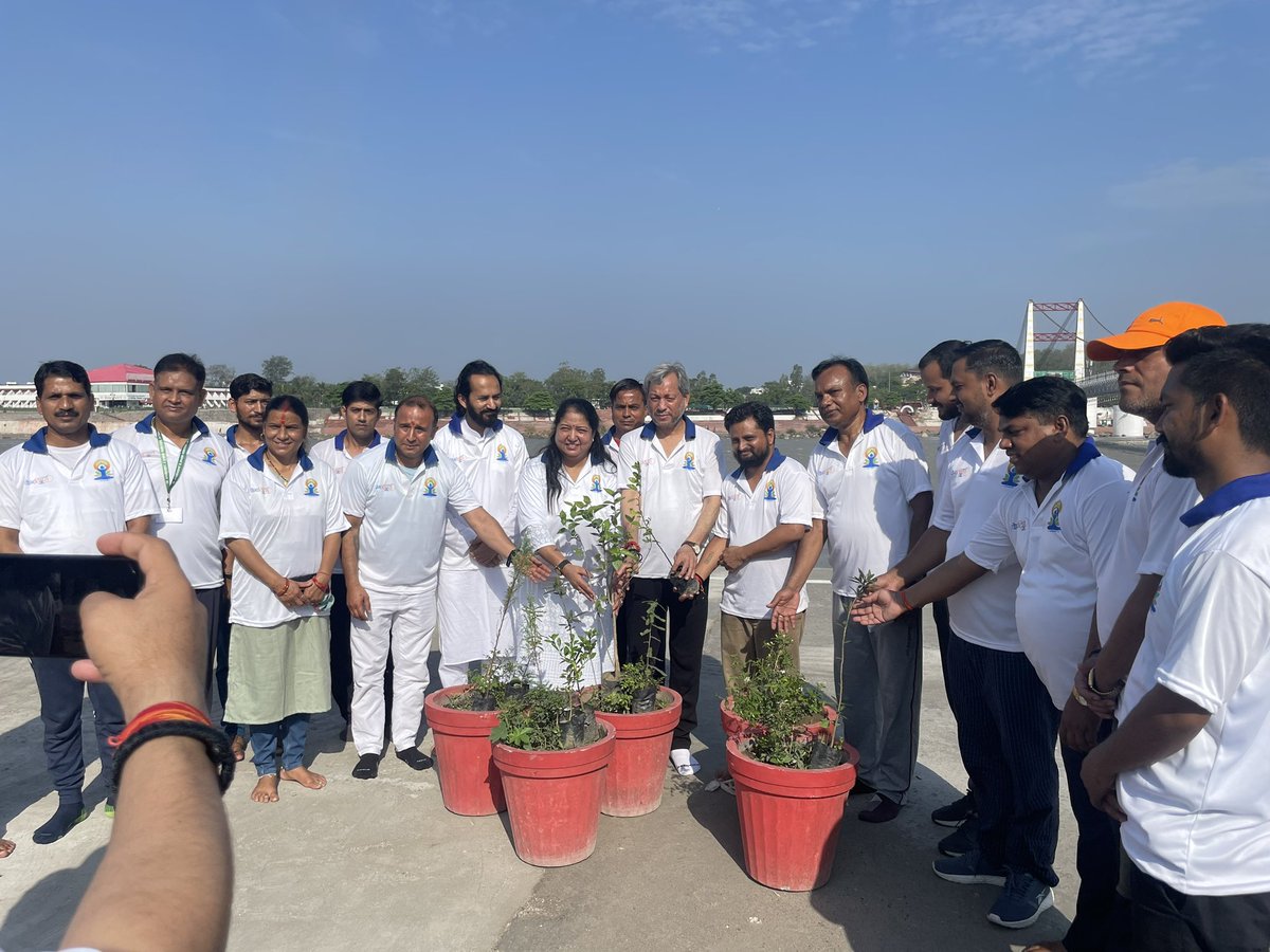 'Planting a seed of environmental consciousness on the 9th International Yoga Day with the plantation of 9 trees 🌿🌳 Uniting minds and strengthening our commitment to a sustainable world 🧘‍♀️🌎 #YogaDay #GreenPlanet' @narendramodi_in @pushkardhami @TIRATHSRAWAT MLA @
Renu Bisht Ji