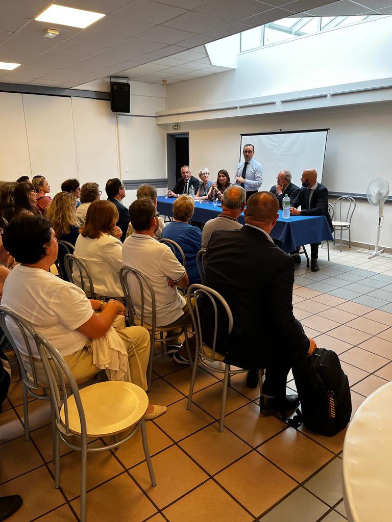 LRcirco7710's tweet photo. Grands électeurs et militants de la 10eme circonscription, nous sommes pleinement engagés derrière la liste « La Seine et Marne au cœur » 

@anne_chain @PierreCuypers77 @Gilles_Battail @julienaguin https://t.co/Mx6seLNBGa
