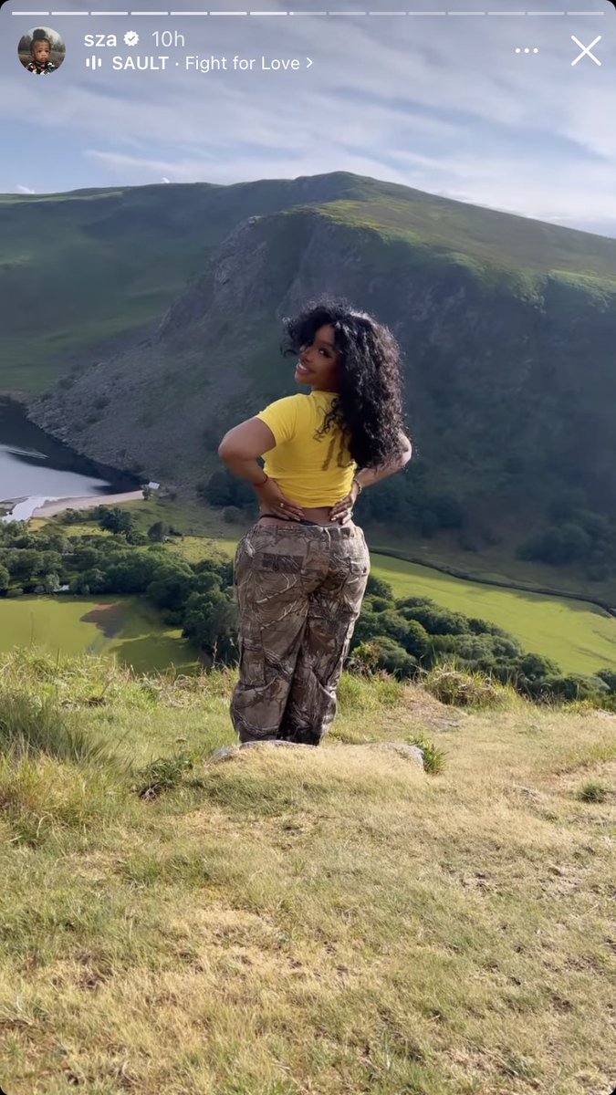 SZA in her “going for hikes in Wicklow” era like every other thirtysomething