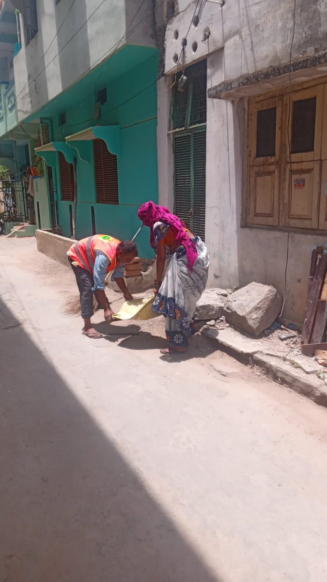 EsYamuna's tweet photo. @ebraheemohd @GHMCOnline @CommissionrGHMC Sir/Madam Complaint cleared Sorry for the inconvenience Regratted tnq.. https://t.co/7XyvSqHHrL