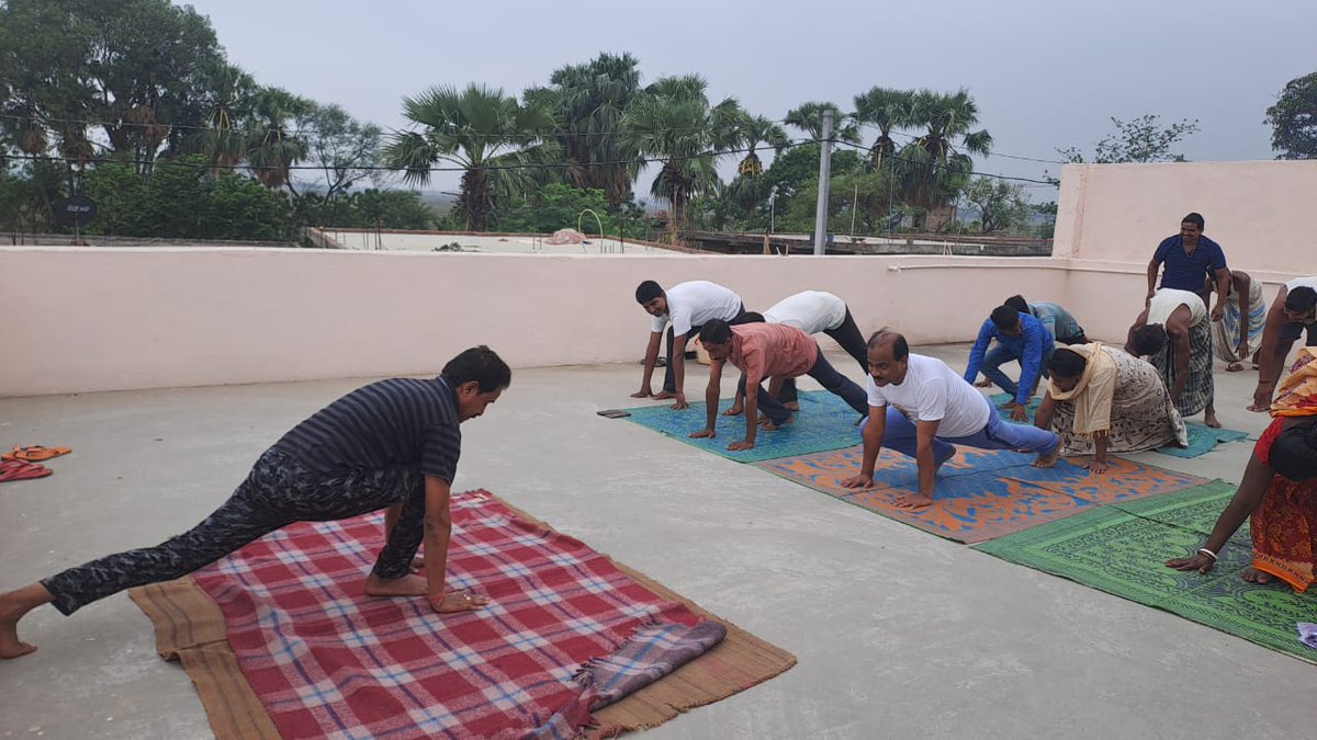 Celebrating the international Day of Yoga 2023 With CSC VLE Sahibganj Jharkhand.

#CSCPeYoga 
#MyYogaMyPose 

<a href="/CSCegov_/">CSCeGov</a> 
<a href="/CSCJharkhand/">CSC Jharkhand</a> 
<a href="/spm_jharkhand/">Wasim Imam</a>