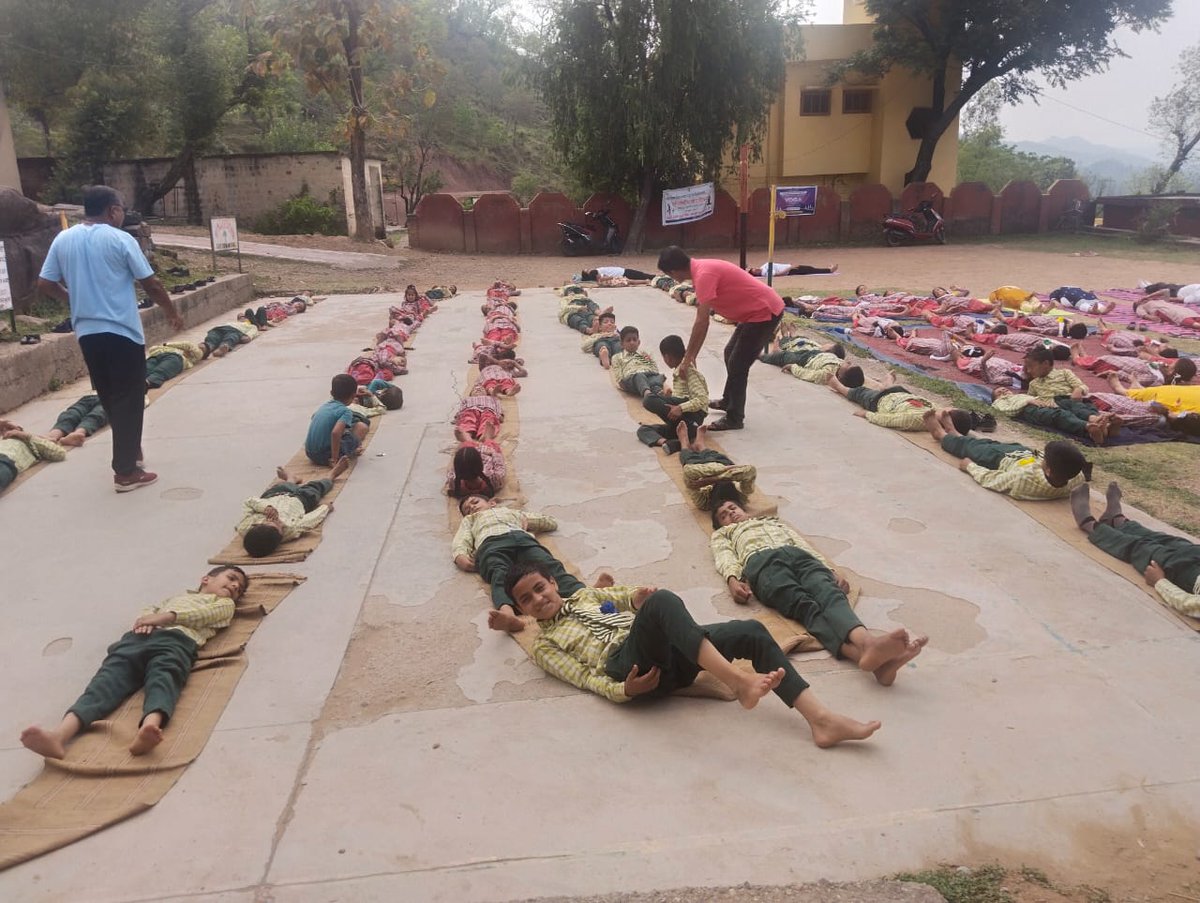 CSCKangra001's tweet photo. आत्मा से जुड़ने के लिए योग दर्शन बहुत जरुरी है I Celebrate 9th International Yoga Day by CSC centres of Kangra .
@CSCegov_

@CSCSPV_Health

#CSCPeYoga #MyYogaMyPose
@ashok_chauhanHP

@sanjaykrakesh

@DcKangra

@Lucky_csc

@DM1987_vijay

@ChhunkuR https://t.co/USUPjlYPCk