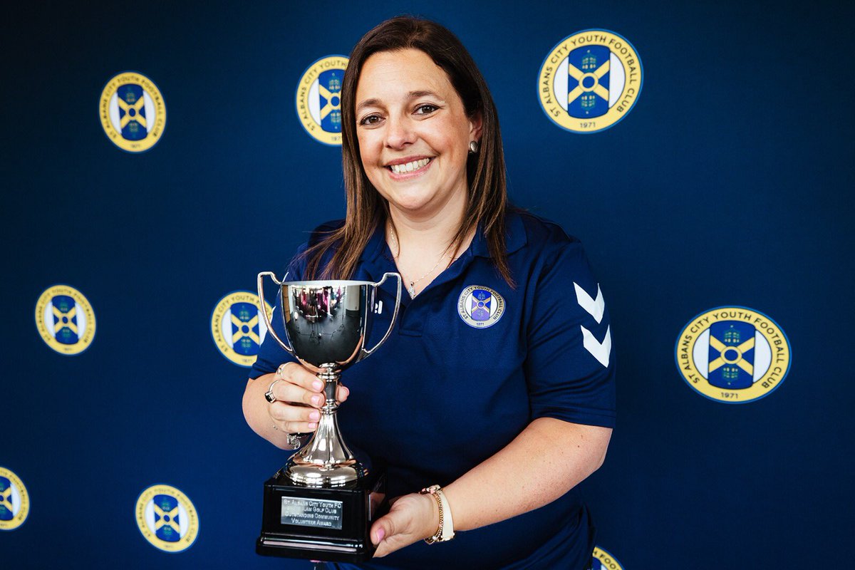 🟡@CityYouthFC Outstanding Community Volunteer 2023🔵 The Club was delighted to present the @VerulamGC OCV award to Girls’ Section Head 💛Sarah Kropman💙 for her incredible contribution to female football & the @CityYouthFC Girls section,creating opportunities for hundreds of 👧