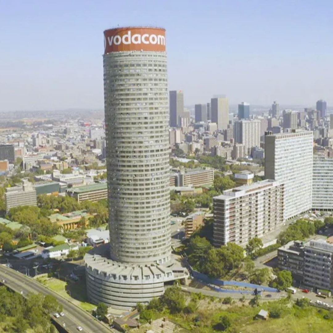 askashbroker's tweet image. Do you know this residential building?

This is the Ponte City Building in #Johannesburg, Gauteng.

🌇 Floors: 54
🌇 Year built: 1976
🌇 Cost to build: R11 million
🌇 Architect: Manfred Hermer
🌇 Current owner: Kempston Group
🌇 Height: 173m and 185m to the very tip

At a stage,…