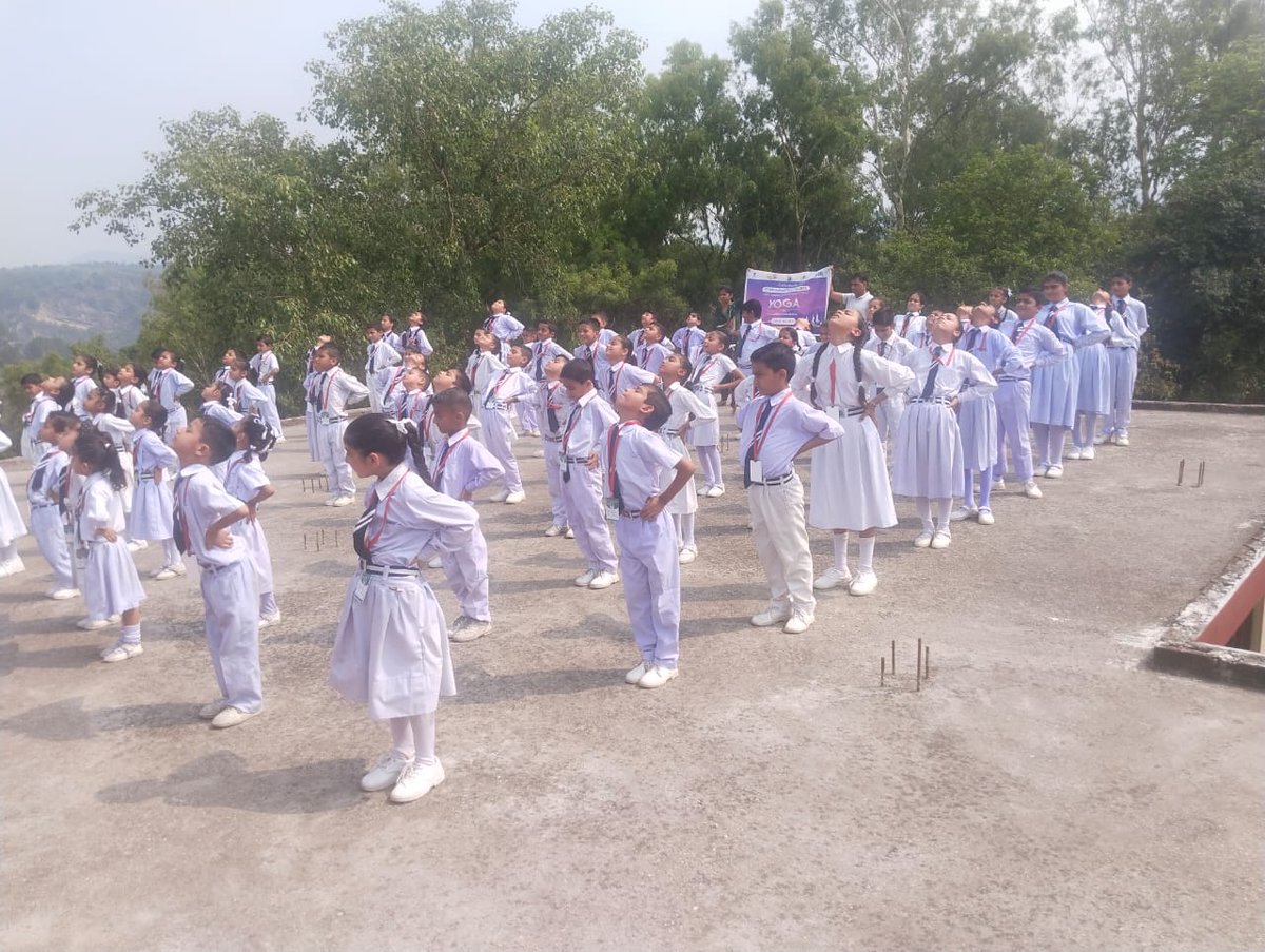CSCKangra001's tweet photo. आत्मा से जुड़ने के लिए योग दर्शन बहुत जरुरी है I Celebrate 9th International Yoga Day by CSC centres of Kangra .
@CSCegov_

@CSCSPV_Health

#CSCPeYoga #MyYogaMyPose
@ashok_chauhanHP

@sanjaykrakesh

@DcKangra

@Lucky_csc

@DM1987_vijay

@ChhunkuR https://t.co/uJyaIwX2VN
