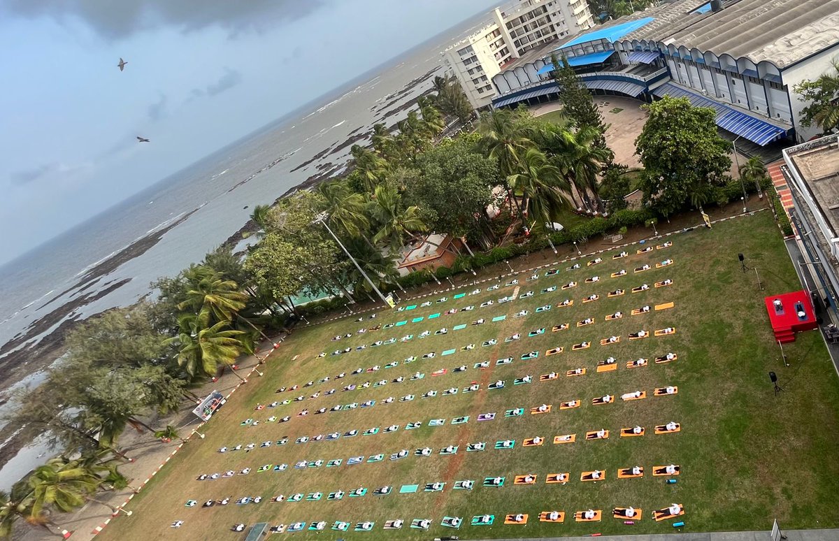 Naval personnel and their families embraced Surya Namaskar with the first light on the occasion of #IDY23. The Yoga sessions were conducted by #INSANGRE for 650 personnel at WNC Officers' Mess and Indian Naval Sailors' Institute Sagar.
#VasudhaivaKutumbakam
#OceanRingofYoga