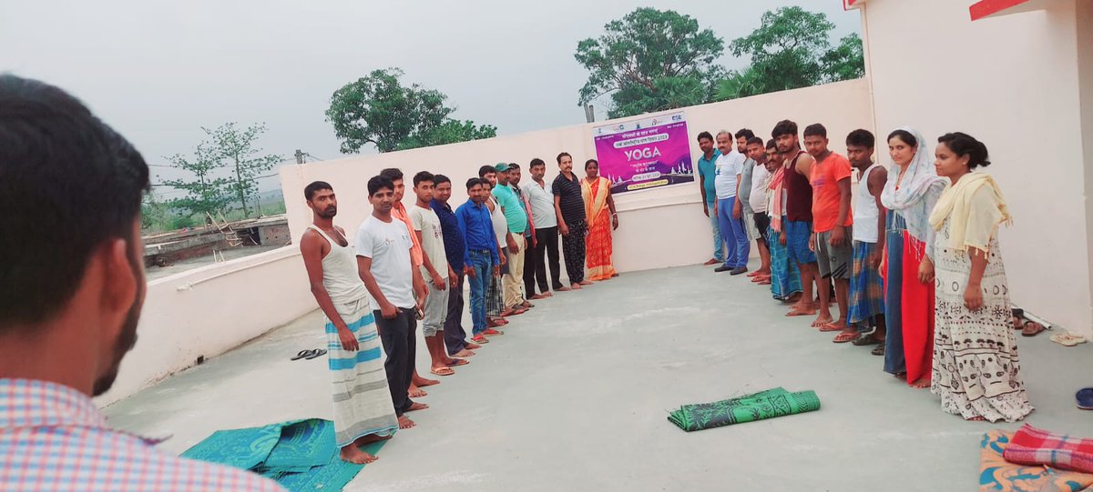 Celebrating the international Day of Yoga 2023 With CSC VLE Sahibganj Jharkhand.

#CSCPeYoga 
#MyYogaMyPose 

<a href="/CSCegov_/">CSCeGov</a> 
<a href="/CSCJharkhand/">CSC Jharkhand</a> 
<a href="/spm_jharkhand/">Wasim Imam</a>