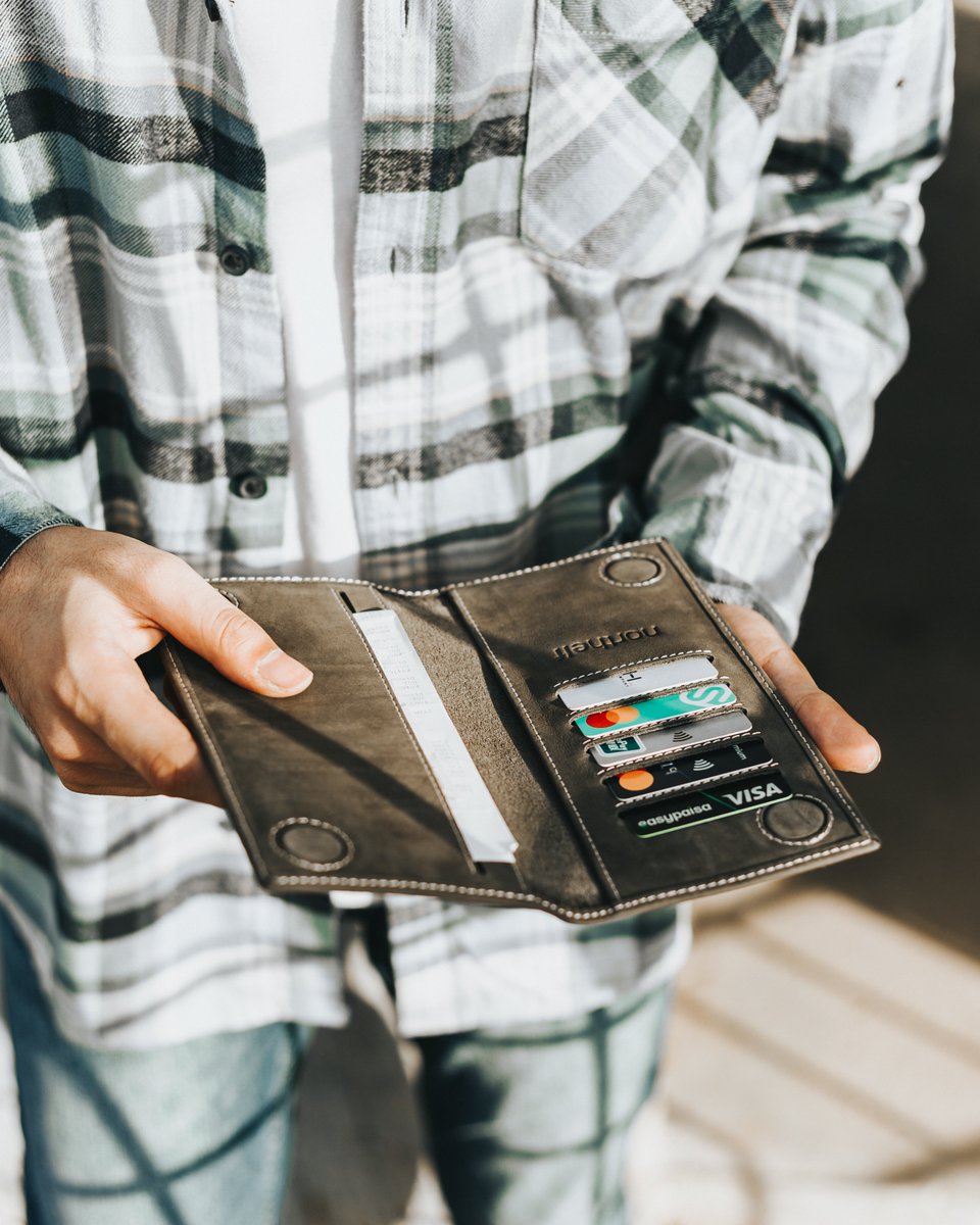 NrthElfOfficial's tweet photo. Get in the green zone with our Alpha Wallet in a vibrant shade of green! Your money will love its new leafy home.
#northelf
#wallet
#style https://t.co/yVrZuiNbqe
