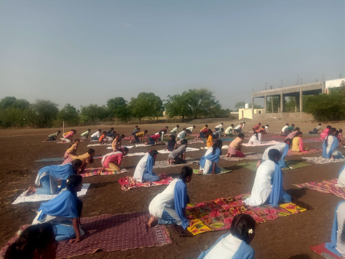 Suyog Krishna Dixit (@dixit_suyog) on Twitter photo #CSCPeYoga #Myyogamypose
<a href="/CSCegov_/">CSCeGov</a> <a href="/CSCSPV_Health/">CSC Health</a> <a href="/moayush/">Ministry of Ayush</a>
Yoga day celebration at solapur Maharashtra. #CSCPeYoga #Myyogamypose
<a href="/CSCegov_/">CSCeGov</a> <a href="/CSCSPV_Health/">CSC Health</a> <a href="/moayush/">Ministry of Ayush</a>
Yoga day celebration at solapur Maharashtra.