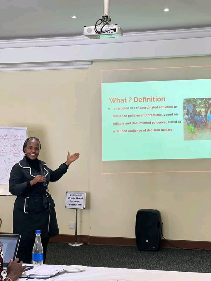 ayt_org's tweet photo. The second day of the capacity building workshop, participants were taken through a session on advocacy skills and digital advocacy by Galaletsang Dintsi and Nature Inger.
#HarnessingYouthEnergies 
#EmpoweringGenerations https://t.co/So7hYERGMh