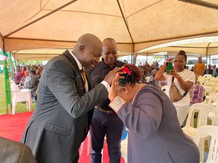 JuliusMunyoro's tweet image. Those who were around what was Bugingo praying for Mama Fiina to get.
I expected her to be falling down but it remains questionable
#bugingo