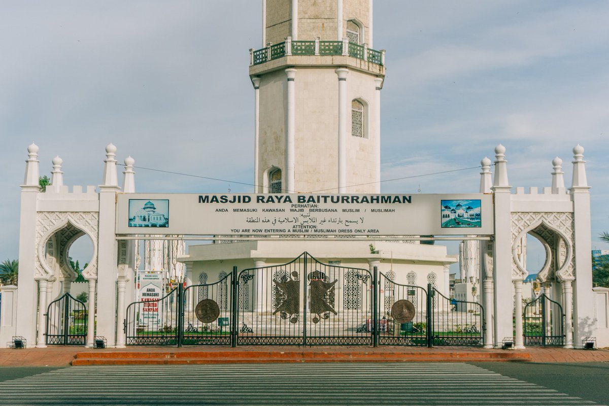 Ferydhanihsr's tweet photo. Another view of Masjid Raya Baiturrahman. https://t.co/Y4VJBd83AQ