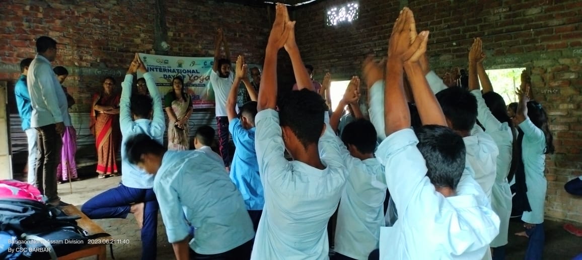 CscDarrang's tweet photo. Happy International Yoga Day, everyone!
VLE- Mriganka Baruah
District- Darrang
State-Assam
CSC ID- 241727620017
#CSCPeYoga #MyYogaMyPose #InternationalDayofYoga2023
@moayush
@CSCegov_
@CSCSPV_Health
#CSCpeYoga
#MyYogaMyPose https://t.co/Llm2CFHTB2