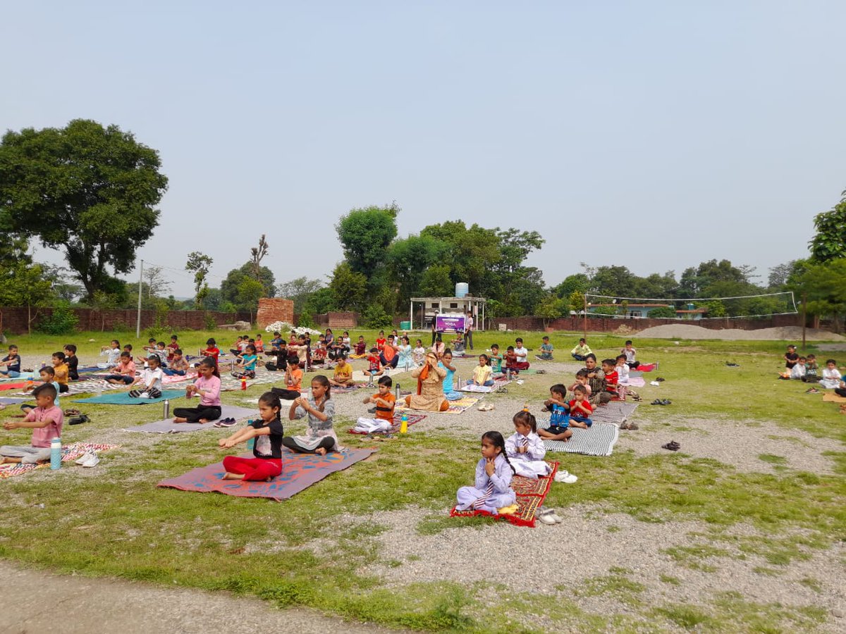 CSCKangra001's tweet photo. आत्मा से जुड़ने के लिए योग दर्शन बहुत जरुरी है I Celebrate 9th International Yoga Day by CSC centres of Kangra .
@CSCegov_
@CSCSPV_Health
#CSCPeYoga #MyYogaMyPose
@ashok_chauhanHP
@sanjaykrakesh
@Lucky_csc
@DM1987_vijay
@ChhunkuR https://t.co/2SxBsvPvEv