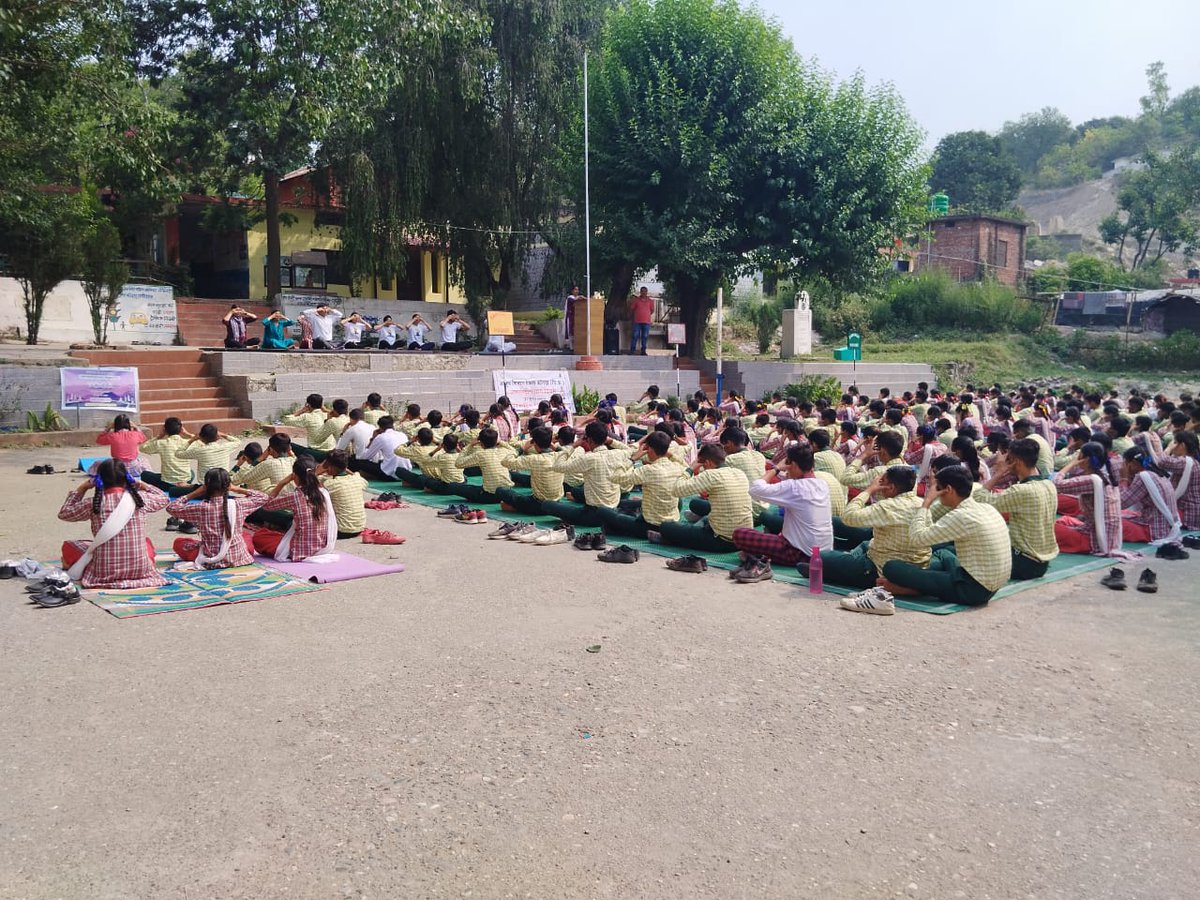 CSCKangra001's tweet photo. आत्मा से जुड़ने के लिए योग दर्शन बहुत जरुरी है I Celebrate 9th International Yoga Day by CSC centres of Kangra .
@CSCegov_
@CSCSPV_Health
#CSCPeYoga #MyYogaMyPose
@ashok_chauhanHP
@sanjaykrakesh
@Lucky_csc
@DM1987_vijay
@ChhunkuR https://t.co/Fy1jtesjaA