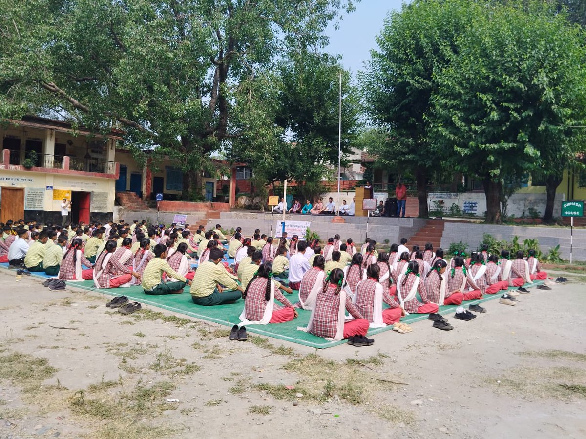 CSCKangra001's tweet photo. आत्मा से जुड़ने के लिए योग दर्शन बहुत जरुरी है I Celebrate 9th International Yoga Day by CSC centres of Kangra .
@CSCegov_
@CSCSPV_Health
#CSCPeYoga #MyYogaMyPose
@ashok_chauhanHP
@sanjaykrakesh
@Lucky_csc
@DM1987_vijay
@ChhunkuR https://t.co/Fy1jtesjaA