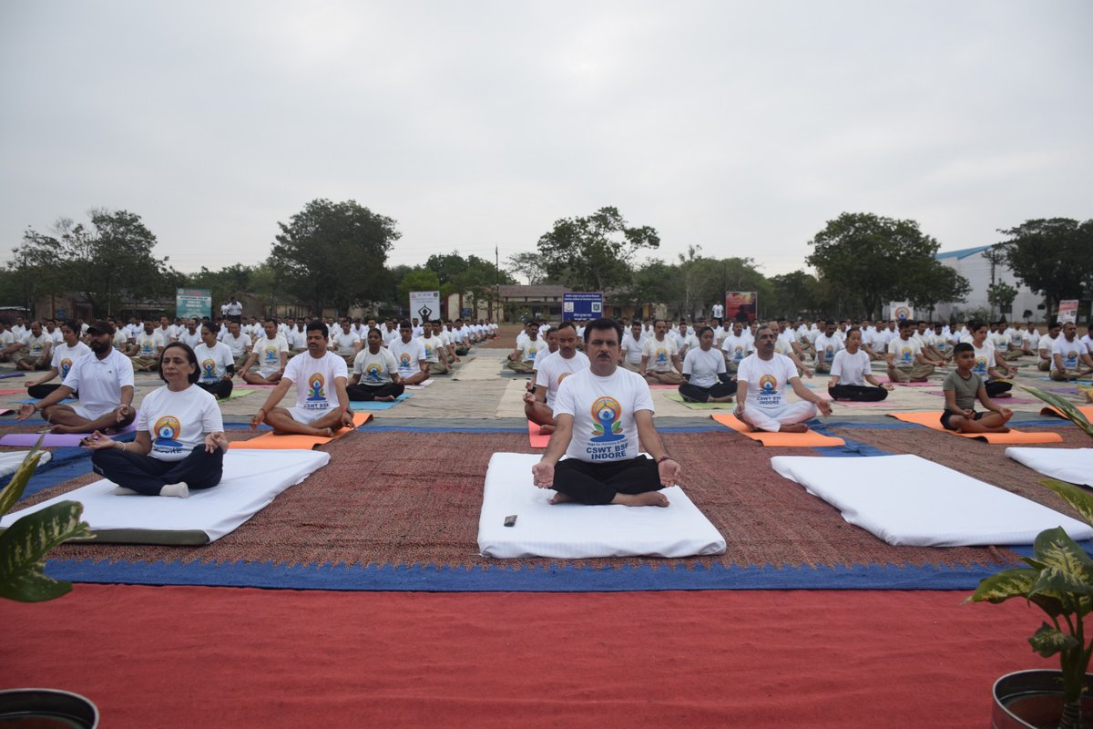 BSF_CSWT's tweet photo. Toady on 21st June 2023 to celebrate the 9th International Yoga Day 2023 #CSWT BSF Indore organised a Yoga session for its troops in presence of Sh K K Gulia IG CSWT BSF to mark the occasion.
@BSF_India
@iyd21june 
#InternationalYogaDay
#HarAnganYoga
#YogaWithBSF https://t.co/Obk8NOgT6k