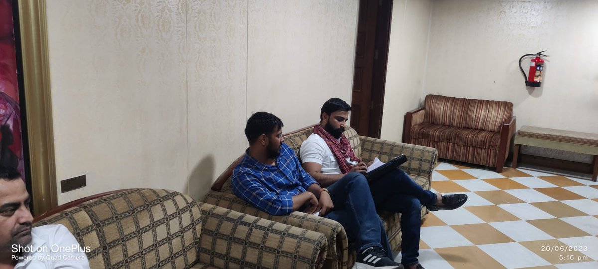 bharatbeniwal_'s tweet photo. कल देर शाम सचिवालय में मुख्यमंत्री अशोक गहलोत जी से पिछले दिनों मुलाकात के बाद उनके निर्देश पर मुख्यमंत्री जी की सचिव आरती डोगरा जी से लगभग 50 मिनट मुलाकात हुई और जो सभी बातें मुख्यमंत्री जी को बताई थी उन सभी बिंदुओं पर चर्चा हुई हमारी कई काम हो चुके हैं कल मुख्य रूप से कांट्रेक्चुअल हायरिंग टू सिविल पोस्ट 2022 ( CSR)  में #CHO और अन्य #सभी_संविदा_कर्मियों नियम में टर्मिनेशन, अनुभव ,इंक्रीमेंट और पे ग्रेड के संशोधन को लेकर बात हुई आरती डोगरा जी ने बताया इस मामले की मॉनिटरिंग खुद मुख्यमंत्री जी और मुख्य सचिव महोदय कर रही है,
 उम्मीद है संविदा कर्मचारियों को जल्द ही इनमें से दो तीन बिंदुओं पर राहत मिलेगी, 
और कम्युनिटी हेल्थ ऑफिसर की अन्य मांगों को लेकर भी बात हुई जिनमें CHO 32 +8 की फाइल मुख्यमंत्री जी तक पहुंचने के बाद जल्दी अप्रूवल देने की बात कही,
और CHO की अन्य मांगों सैलरी ,इंसेंटिव और अन्य विषयों को लेकर MD Nhm से बात करने के लिए कहा आरती डोगरा जी ने आश्वासन दिया और कहां सभी मांगों पर विचार कर जल्द से जल्द पूरा किया जाएगा, सरकारी काम और फाइनेंस के काम होते हैं फाइल अप्रूवल होने में समय लगता है चिंता न करें और समस्त कर्मचारियों को आश्वस्त करें कि उनकी मांगें जल्द पूरी होंगी I 
CHO के लिए कहा कि मुख्यमंत्री जी ने उनके इंक्रीमेंट की मांग पूरी कर दी और हम आगे भी आपकी मांगे पूरी करेंगे,
हमने अल्टीमेटम दिया है कि संयुक्त संविदा कर्मी मोर्चा के नेतृत्व में पिछले कई दिनों से शहीद स्मारक पर आंदोलन चल रहा है और अब उस आंदोलन को और भी तेज किया जाएगा अगर इस CSR में संशोधन नहीं किए गए तो
और अन्य कई मांगों पर भी चर्चा हुई आंदोलन की आगे की रणनीति आपको वीडियो के माध्यम से आपको बता दी जाएगी I
#bharatBeniwal