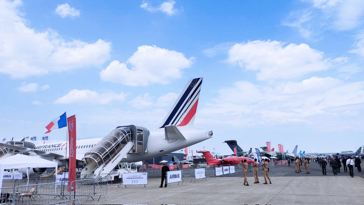 🛩️ #ParisAirShow  54e édition du Salon international de l'Aéronautique et de l'Espace #salondubourget #avgeek