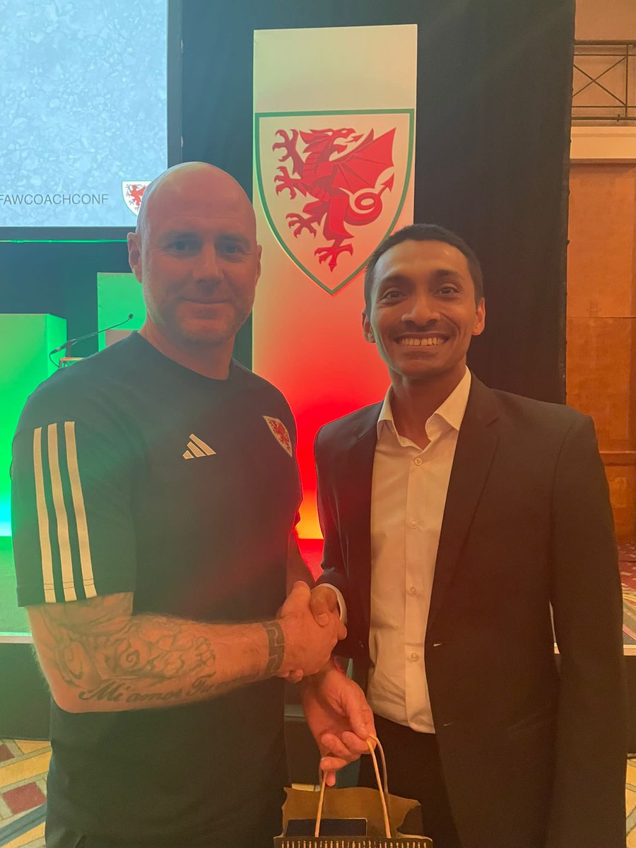 coachthaabit's tweet photo. With Rob Page at the FAW National Coaches Conference @FAWCoachEd @FAWales
Wales 🏴 #coaching #football #uk #robpage https://t.co/SOXQZ3Eogr
