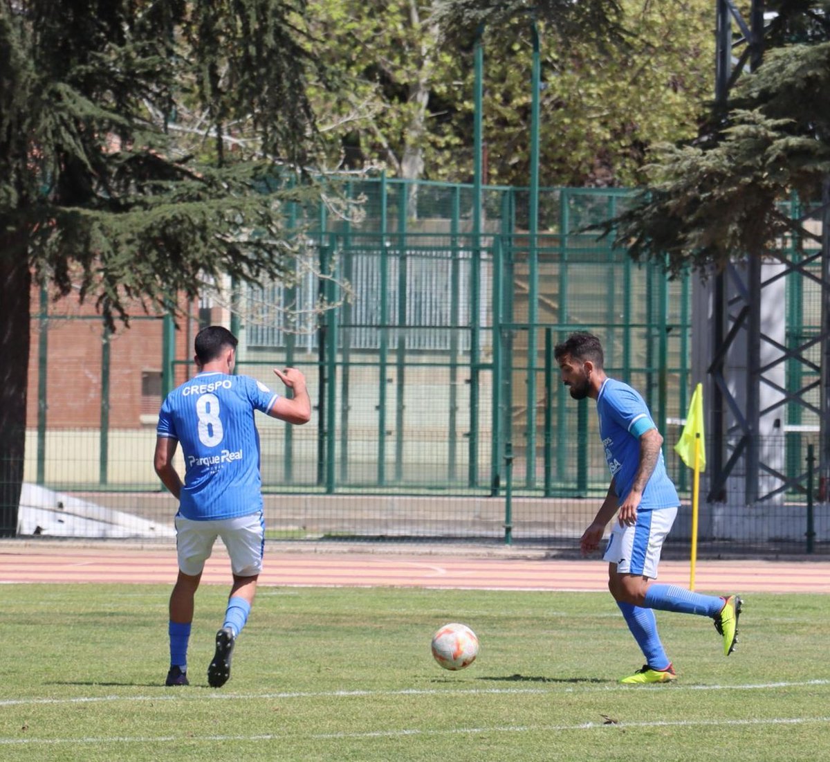 AJCrespo's tweet photo. @Ventudenso @CDManchegoCReal Amigo gracias por tanto, por ser un ejemplo a la hora de vivir esto día a día, sigue luchando como haces, te voy a echar de menos, eres muy muy bueno 🔝⚽ https://t.co/EpewvbjNKq