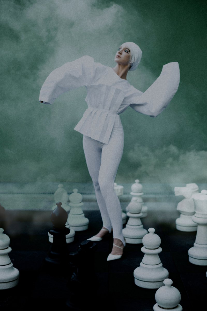 Struggle and Confrontation by Natalka Yavorska

Work about simultaneous confrontation, struggle and analysis of one's decisions. About uncertainty and desperation, but at the same time, wide open positions and confident movements.