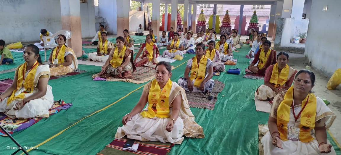 योगा से स्वास्थ्य पाना ही हमारा मुख्य उद्देश्य नहीं है हमारा लक्ष्य समाधि होना चाहिए मन के उस पार
#IDYPATANJALI_KARANATAKA #kalaburagi_shahabad
<a href="/yogrishiramdev/">स्वामी रामदेव</a> <a href="/Ach_Balkrishna/">Acharya Balkrishna</a> <a href="/Sadhvi_Devpriya/">Dr. Sadhvi Devpriya</a> <a href="/bst_arya/">Bhawarlal Arya</a>