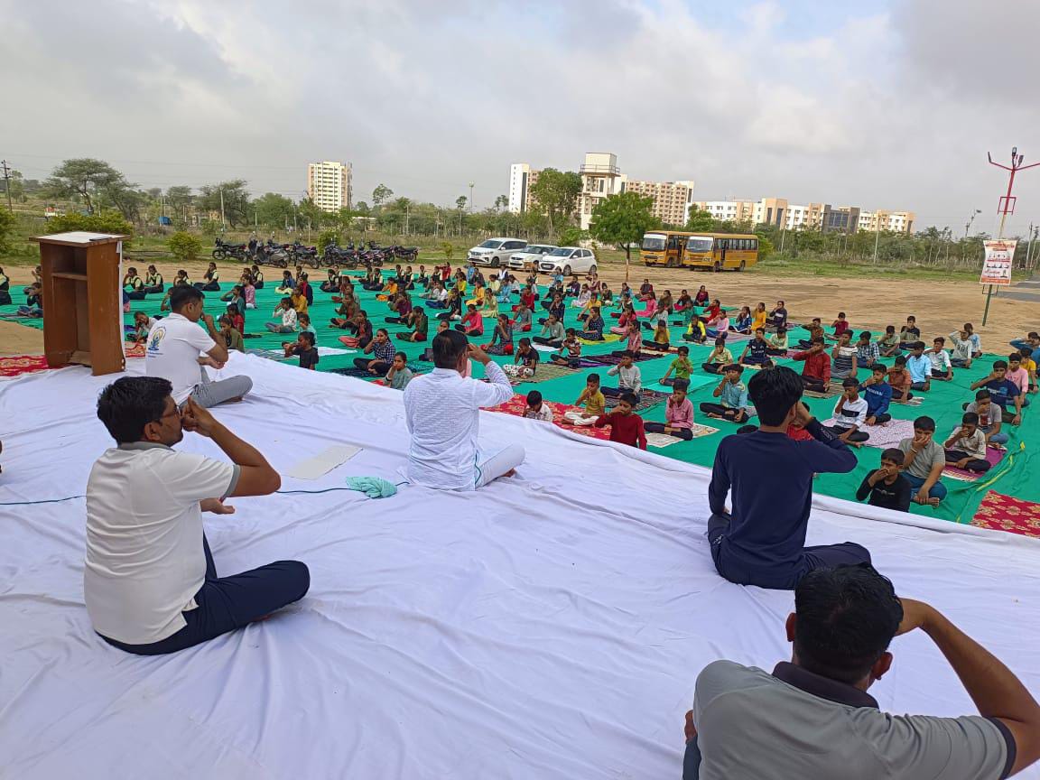 CBC, Palanpur (@cbcpalanpur) on Twitter photo 🧘♂️🌍 #InternationalYogaDay के अवसर पर <a href="/CBCPalanpur/">CBC, Palanpur</a> द्वारा नवोदय विद्यालय, मोरिया में योगाभ्यास द्वारा योग दिवस मनाया गया ।
#YogaforVasudhaivaKutumbakam
#HarAnganYoga
#IYD2023 <a href="/PIBAhmedabad/">PIB in Gujarat 🇮🇳</a> <a href="/CBCAhmedabad/">Central Bureau of Communication, Ahmedabad,Gujarat</a> 🧘♂️🌍 #InternationalYogaDay के अवसर पर <a href="/CBCPalanpur/">CBC, Palanpur</a> द्वारा नवोदय विद्यालय, मोरिया में योगाभ्यास द्वारा योग दिवस मनाया गया ।
#YogaforVasudhaivaKutumbakam
#HarAnganYoga
#IYD2023 <a href="/PIBAhmedabad/">PIB in Gujarat 🇮🇳</a> <a href="/CBCAhmedabad/">Central Bureau of Communication, Ahmedabad,Gujarat</a>