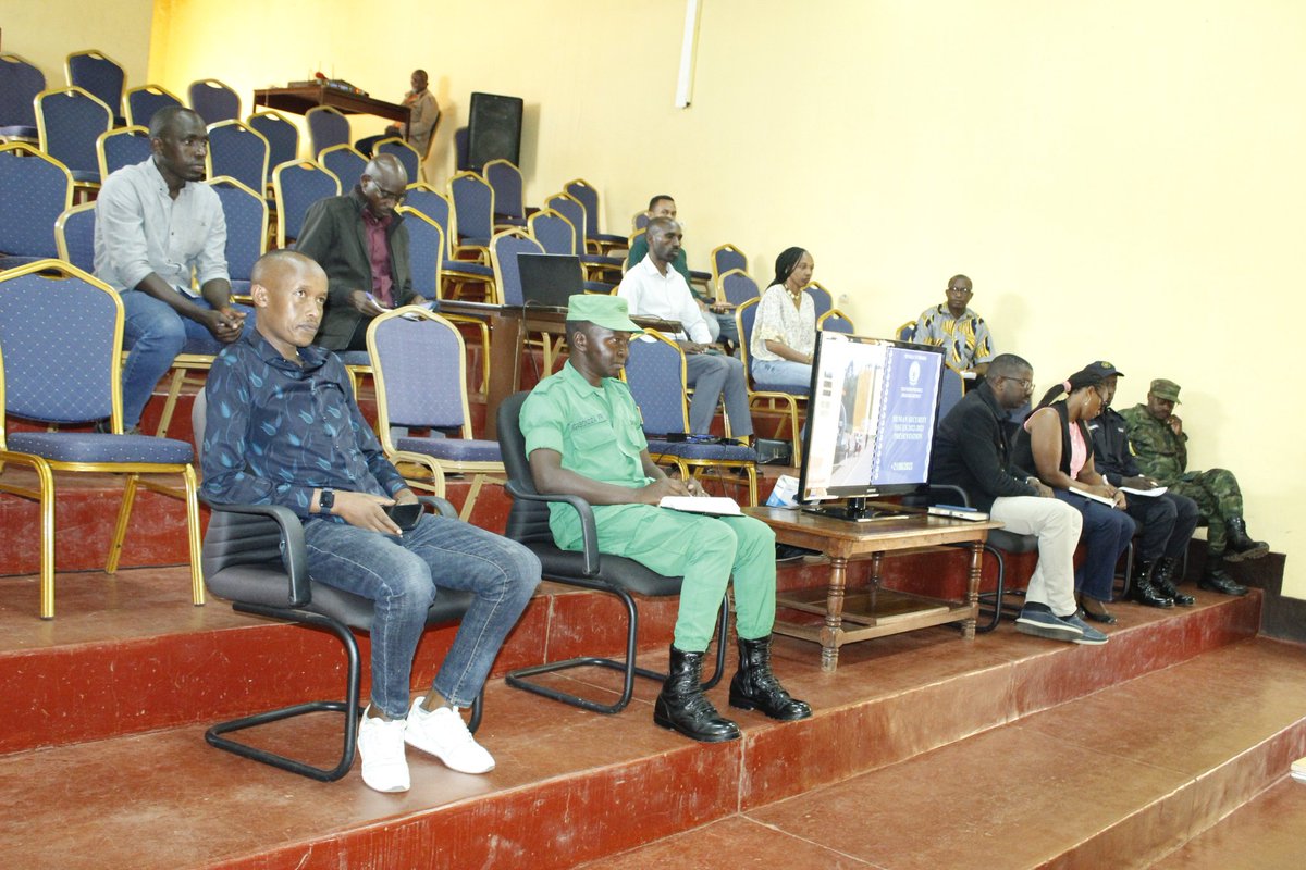 GisagaraDistr's tweet photo. Now June 21st 2023: Human Security Issues Evaluation at National Level is taking place @GisagaraDistr 
Mayor @JRutaburingoga is presenting achievements after which documents cheicking and field visit to follow.
@RwandaLocalGov @RwandaSouth https://t.co/bxcV17KLL4