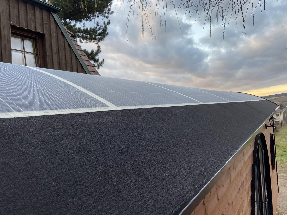 One of our customers used the SUNMAN 375 Wp Flexi panels (more at bit.ly/Flexi-panels) to enhance these cosy mobile homes. 
What do you think? It's time for holidays, that's what we think :) 🏖️
