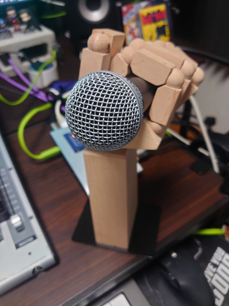 ボーカルブースとの連絡用に
卓上マイク。

このスタンドが１番丁度良い。
使い方が違うかもですが。。