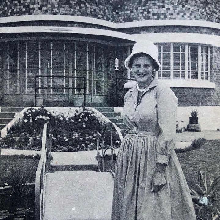 tasrecipes's tweet photo. Next time you drive through Campbell Town, keep an eye out for this house!  👁️ 🏡 Climar dates from the 1950s and was the home of beloved Tasmanian cook and author, Marjorie Bligh. Unusually for the time, Marjorie had a major role in designing the building. 1st 📷 @UTAS_Library https://t.co/jLOQRHKoHA