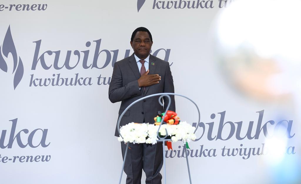#Zambia's President @HHichilema  lays a wreath at the Kigali Genocide Memorial in honor of the victims of the 1994 Genocide against the Tutsi.

#Kwibuka29