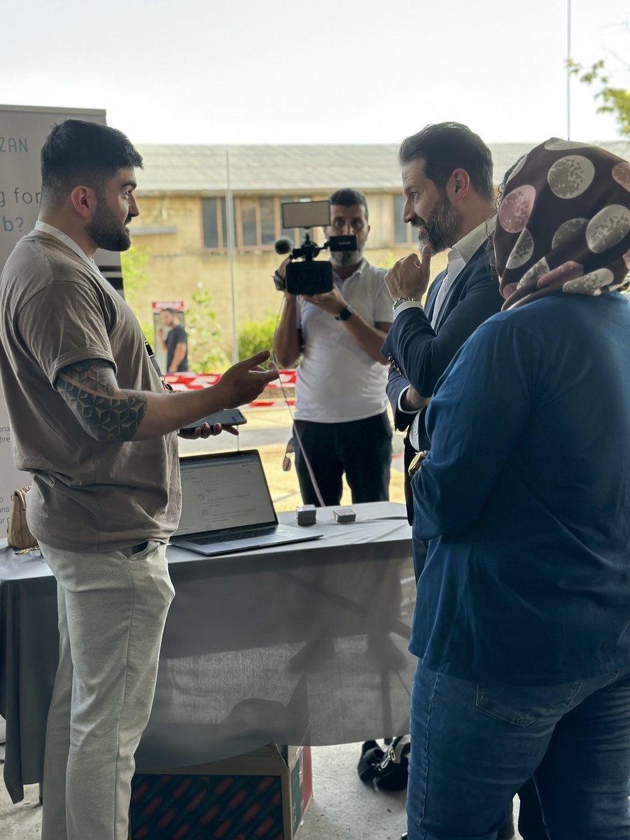 Lezan_app's tweet photo. لێزان لە ڤیستیڤاڵی @bitprogramco. بەڕاستی جێگەی شانازی و خۆشحاڵییە کە ئەم جۆرە پێشەنگا و ڤیستیڤاڵانە لە کوردستان ڕوودەدەن. وا لە خەیاڵی داهاتووەیەکی پێشکەوتووی کوردستان دەکات کە تەنها خەیاڵێک نەبێت. https://t.co/e13phHDLHv