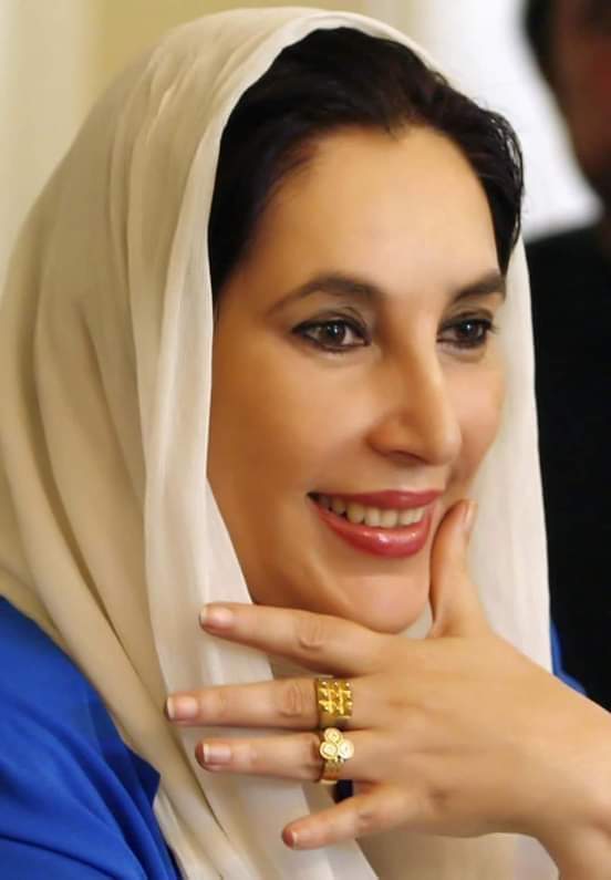 Happy Birthday To The legendary Woman The Daughter of East Shaheed Muhtarama Benazir Bhutto Who was one of the pro democratic lady in the history of Pakistan.
May her soul in rest and Peace.
#HumSubKiBenazir 
#BenazirBhutto 
#21stJune 
#70thbirthday