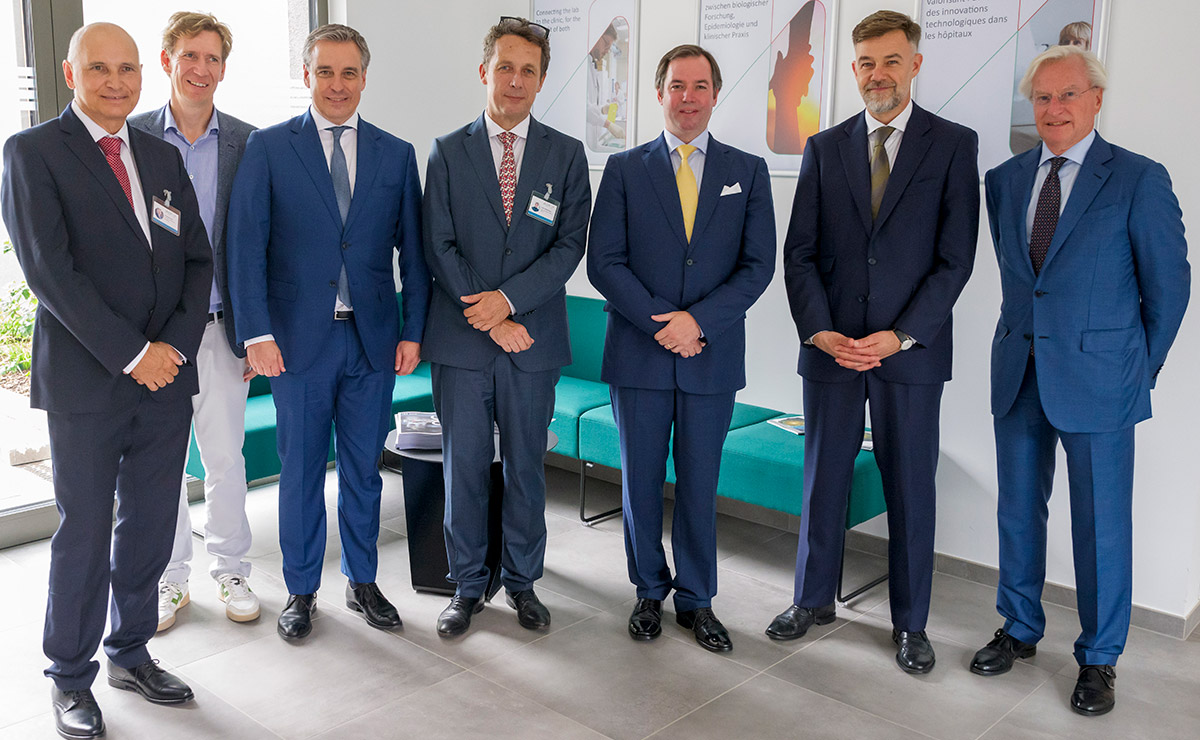 Yesterday, the LIH & @CHL_Luxembourg had the privilege of welcoming H.R.H. Prince Guillaume, Hereditary Grand Duke of #Luxembourg & ministers @FranzFayot & @MeischClaude for a visit of the Luxembourg Clinical & Translational Research Centre. 🇱🇺 Read more: bit.ly/46efcjg