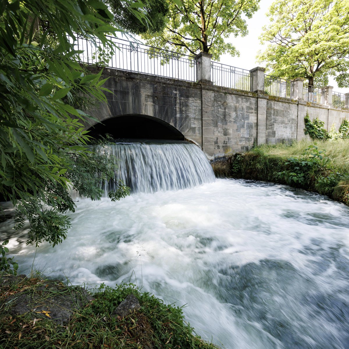 Bayern ist Wasserland: #Wasser ist unser blaues Gold und wird immer wertvoller. Wir werden es schützen, sparen und speichern. Ziel ist die gleichmäßige #Wasserversorgung im Freistaat bei immer weniger Grundwasser. Die #Klimaanpassung ist eine Mega-Herausforderung für die nächsten…